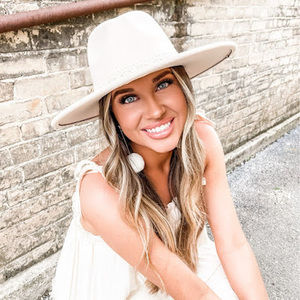 Meet your Posher, Macy